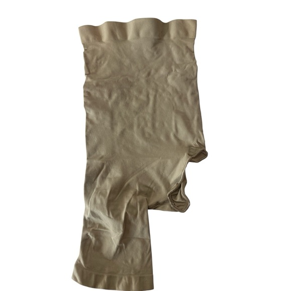 SKIMS Other - Skims Women's Seamless Sculpt Solution Short Left Leg Exposed Womens Small‎ Clay